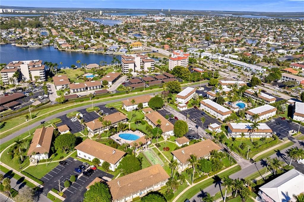 235 Seaview CT # B2, MARCO ISLAND FL 34145-46