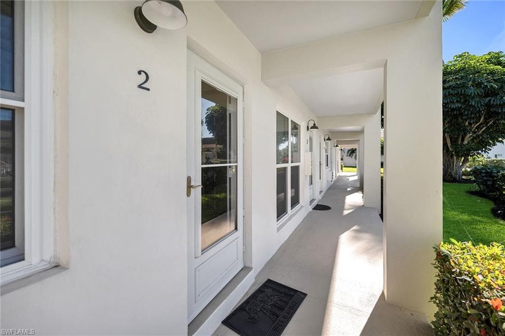 235 Seaview CT # B2, MARCO ISLAND FL 34145-25