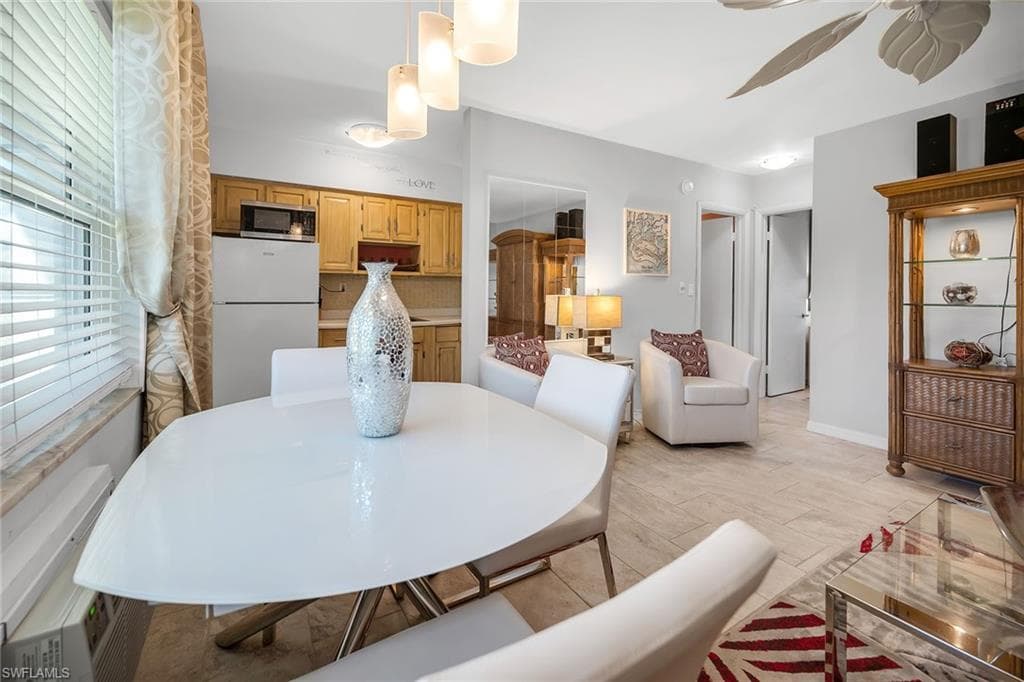 235 Seaview CT # B2, MARCO ISLAND FL 34145-6