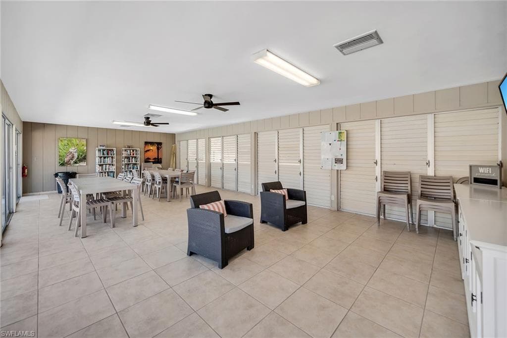 235 Seaview CT # B2, MARCO ISLAND FL 34145-27