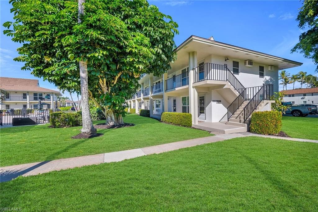 235 Seaview CT # B2, MARCO ISLAND FL 34145-19