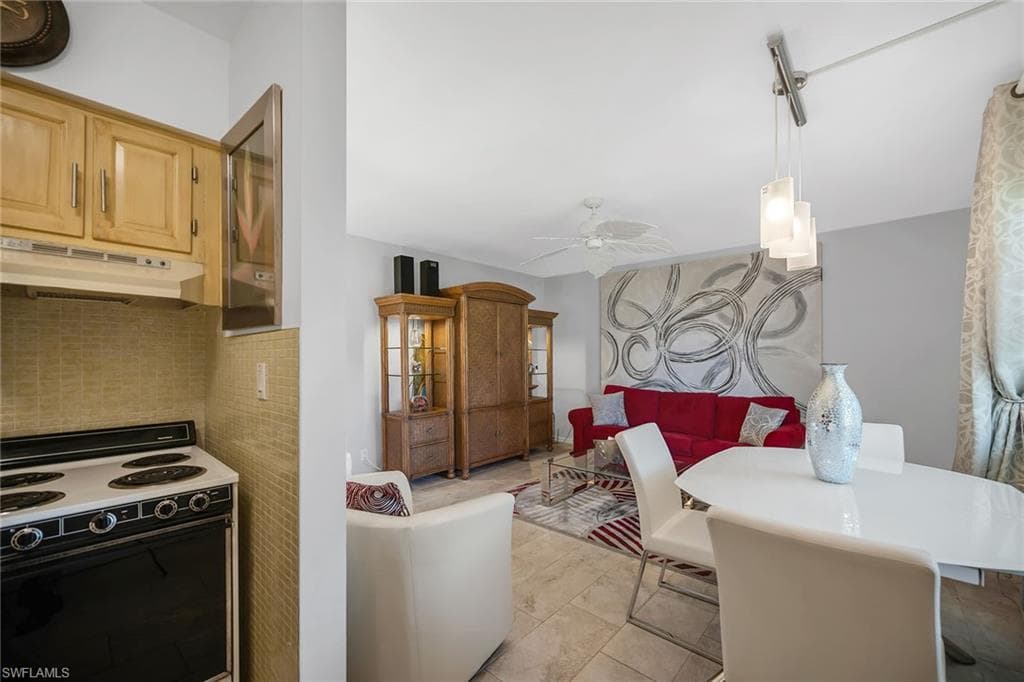 235 Seaview CT # B2, MARCO ISLAND FL 34145-8