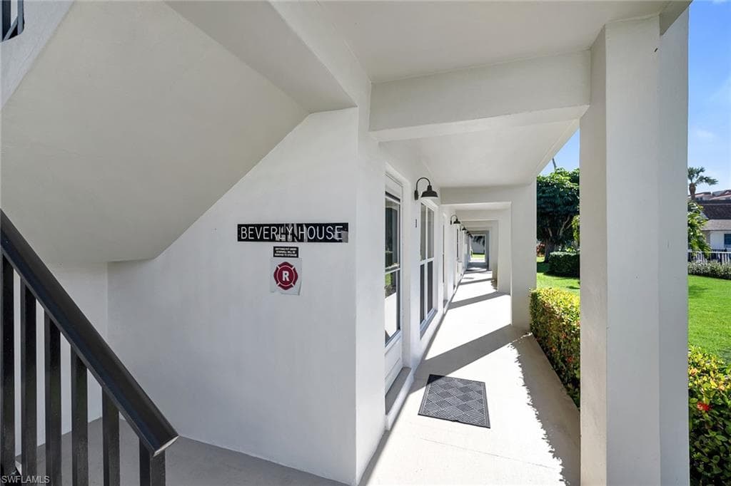235 Seaview CT # B2, MARCO ISLAND FL 34145-23