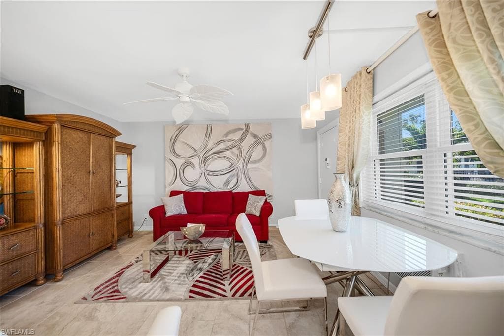 235 Seaview CT # B2, MARCO ISLAND FL 34145-9