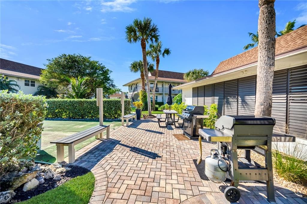 235 Seaview CT # B2, MARCO ISLAND FL 34145-40