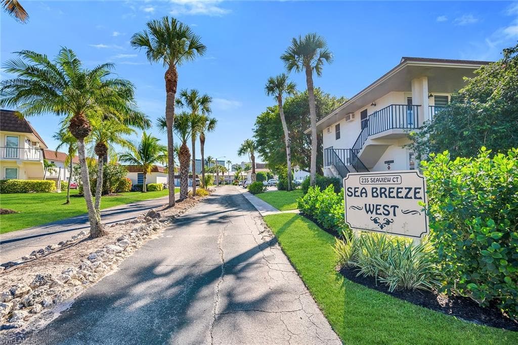235 Seaview CT # B2, MARCO ISLAND FL 34145-17