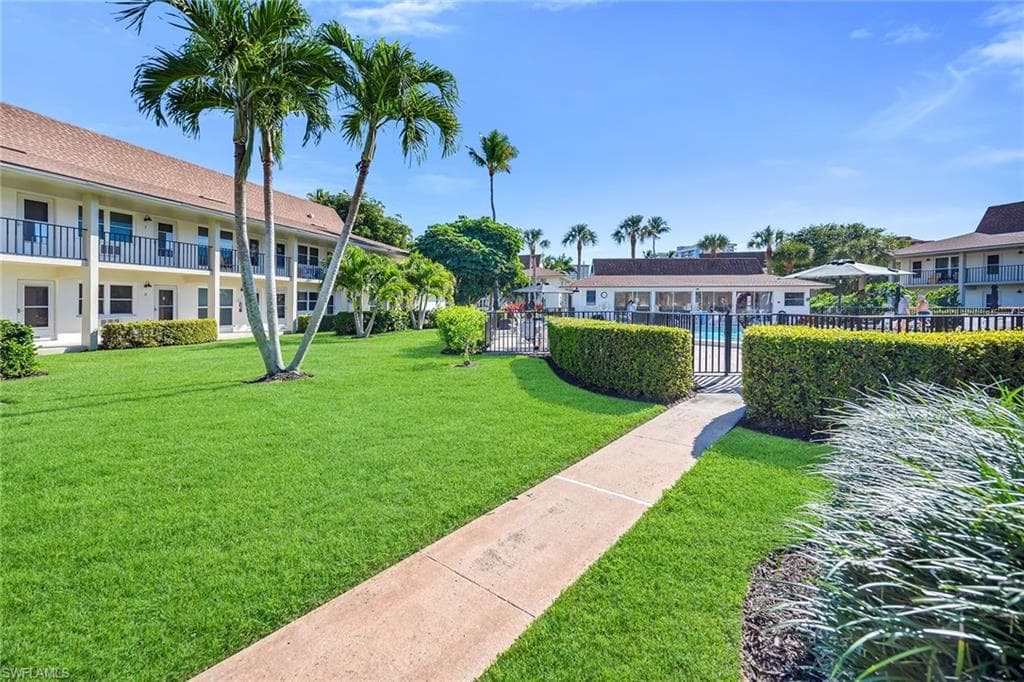 235 Seaview CT # B2, MARCO ISLAND FL 34145-36