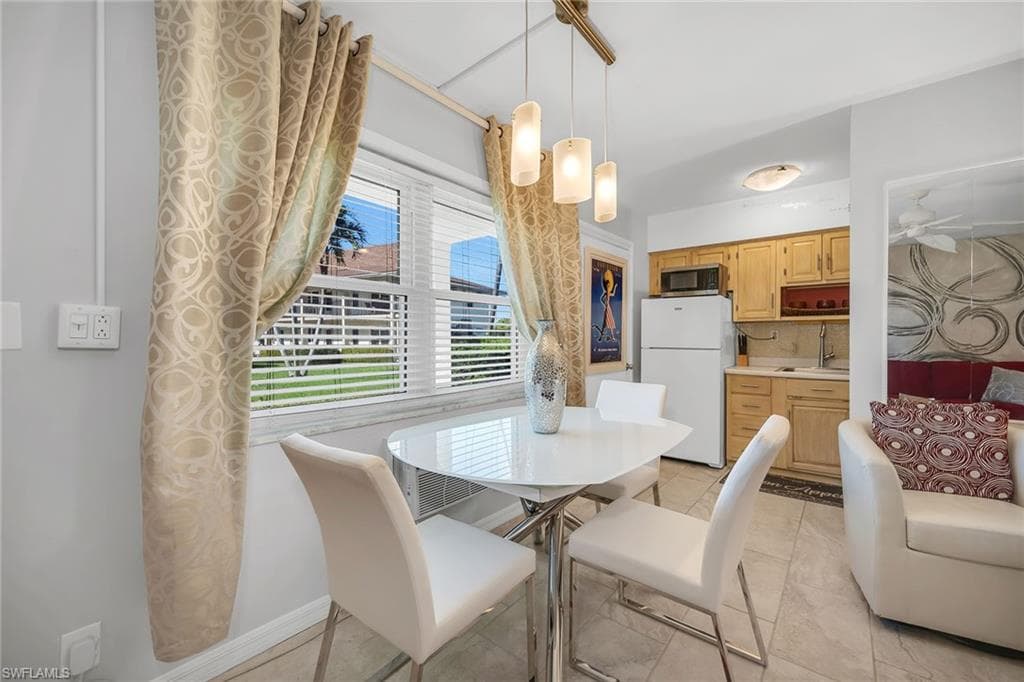 235 Seaview CT # B2, MARCO ISLAND FL 34145-10