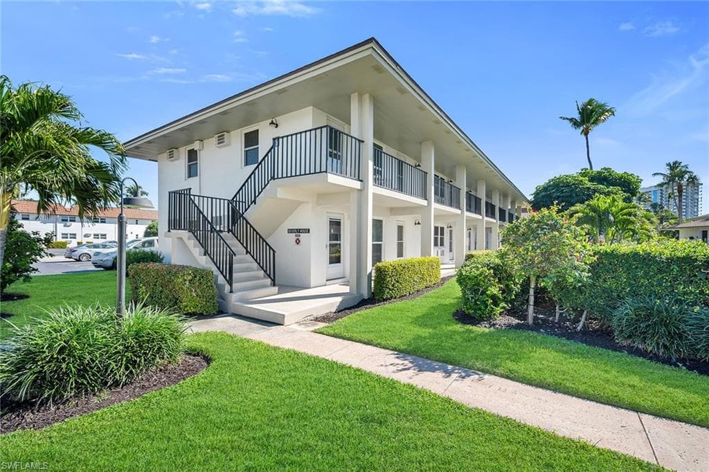235 Seaview CT # B2, MARCO ISLAND FL 34145-18