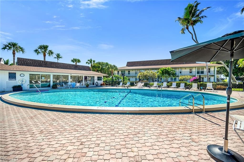 235 Seaview CT # B2, MARCO ISLAND FL 34145-34