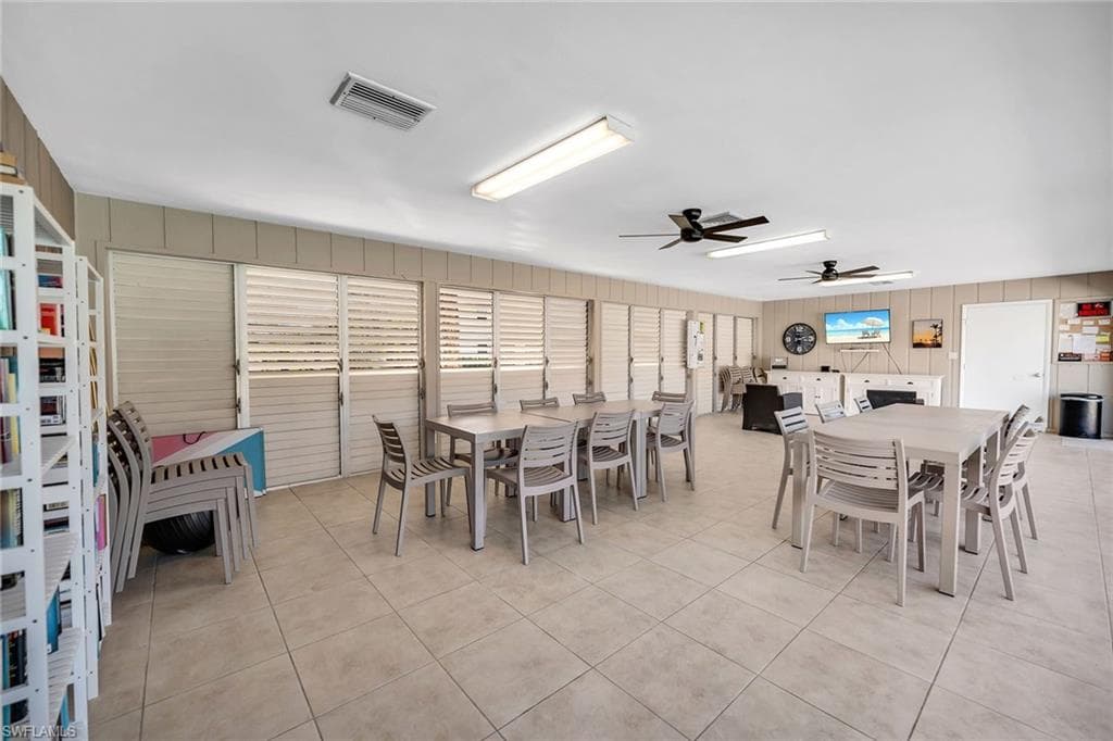 235 Seaview CT # B2, MARCO ISLAND FL 34145-30
