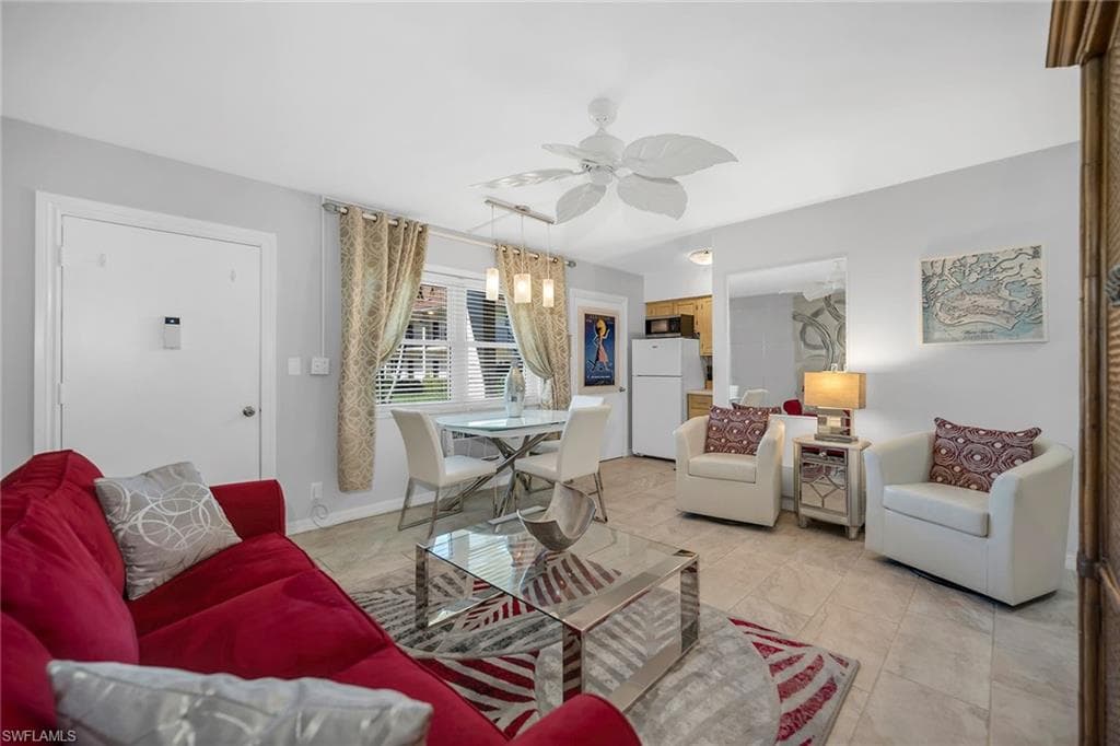 235 Seaview CT # B2, MARCO ISLAND FL 34145-3