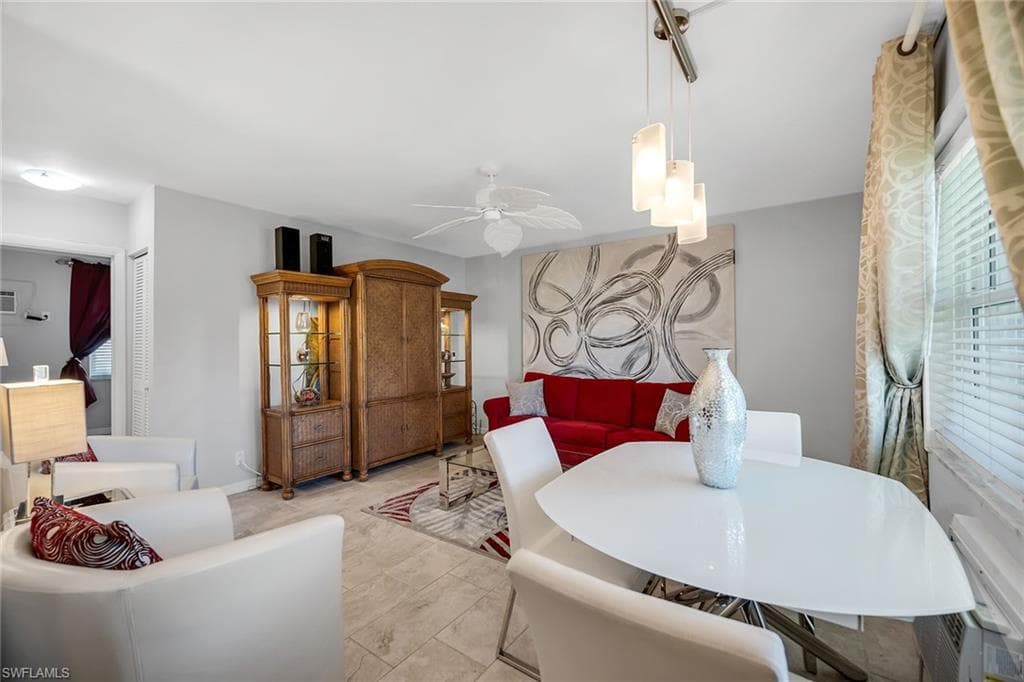 235 Seaview CT # B2, MARCO ISLAND FL 34145-7