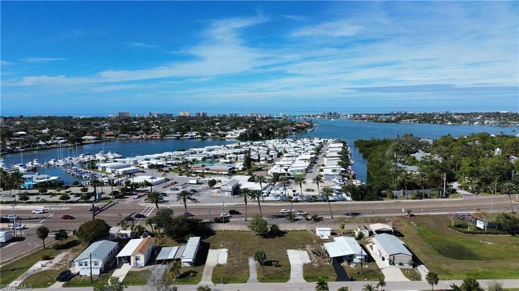 13,14,15 Erskine DR, VENICE FL 34285-4