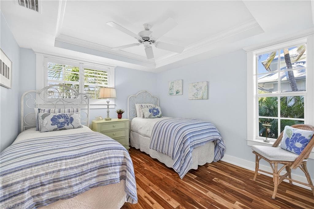1212 Isabel DR, SANIBEL FL 33957-27