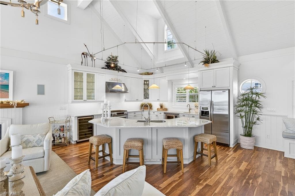 1212 Isabel DR, SANIBEL FL 33957-8