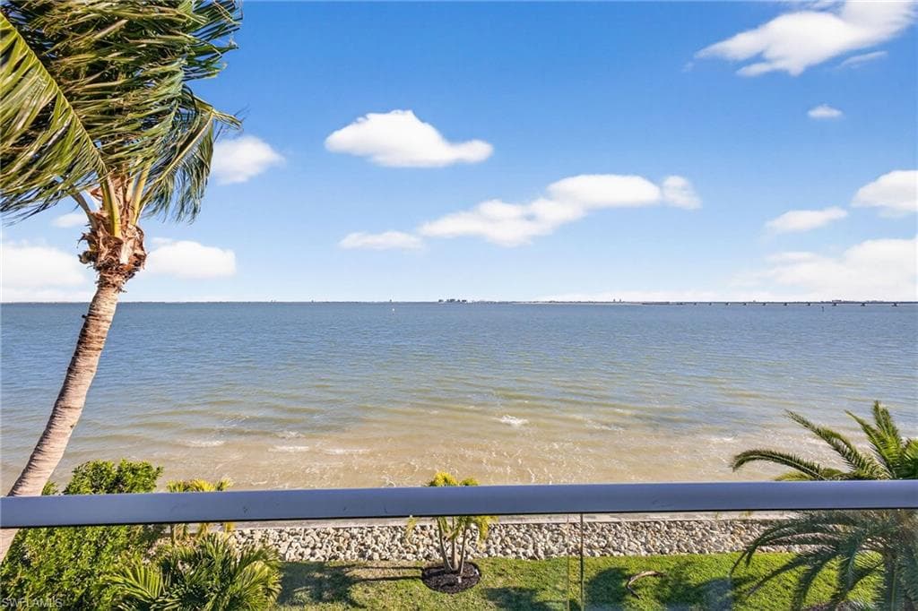1212 Isabel DR, SANIBEL FL 33957-33