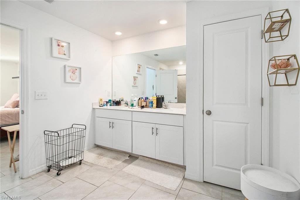 4054 San Clemente CT, NORTH FORT MYERS FL 33917-21