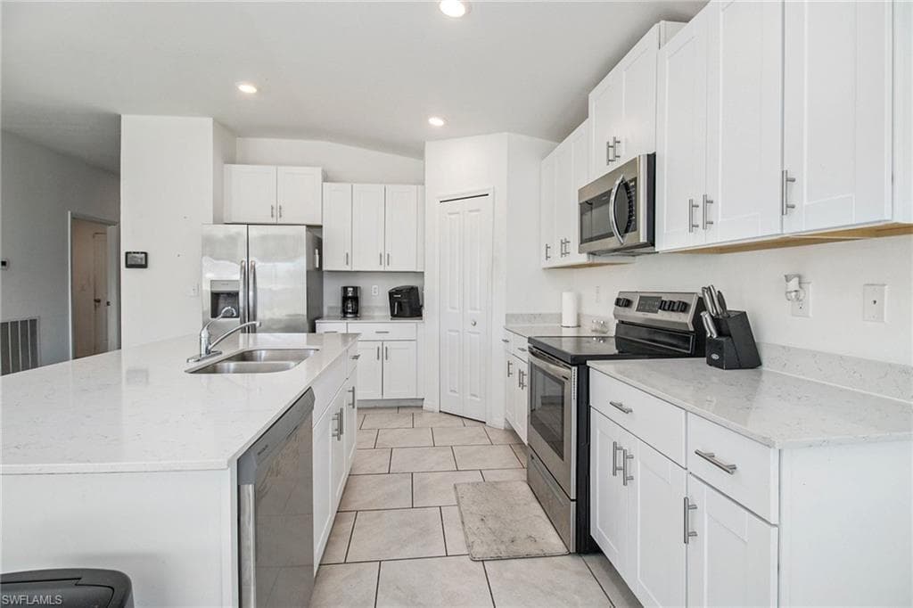 4054 San Clemente CT, NORTH FORT MYERS FL 33917-9