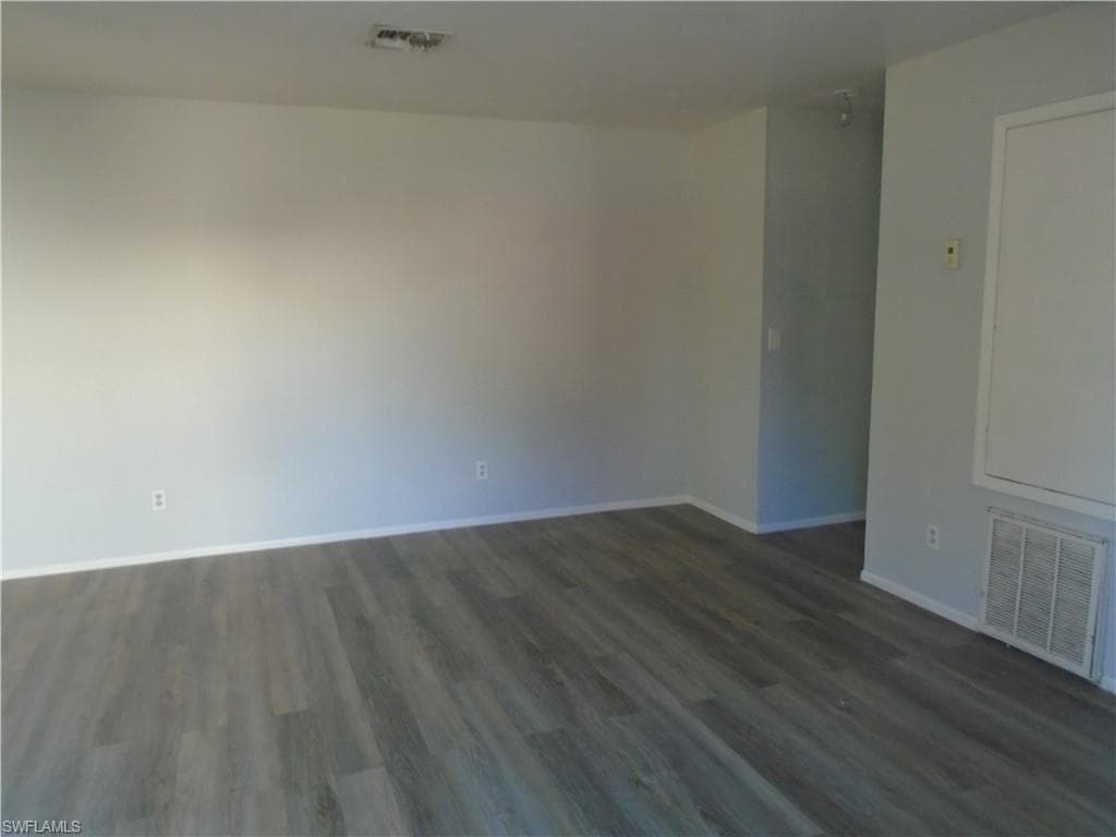 8265 Beacon BLVD, FORT MYERS FL 33907-1