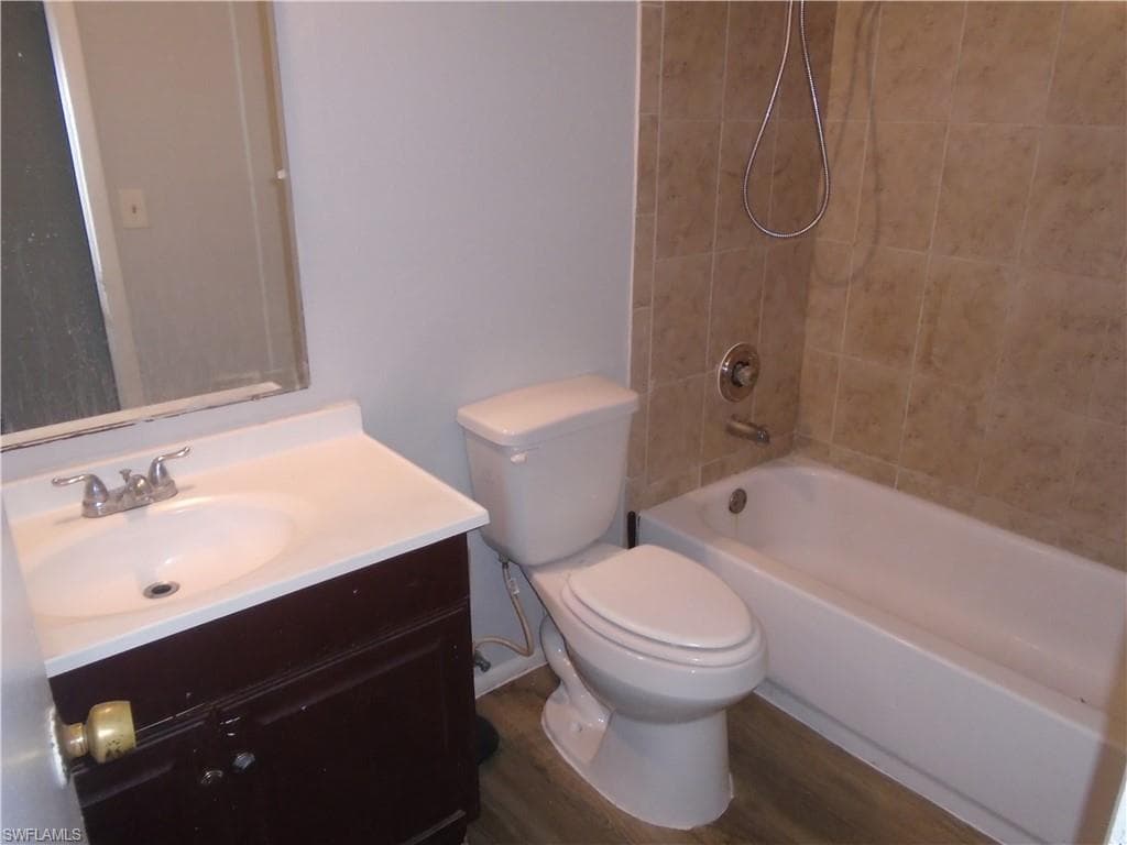 8265 Beacon BLVD, FORT MYERS FL 33907-6