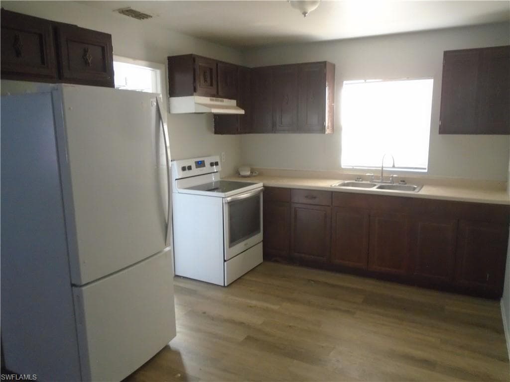 8265 Beacon BLVD, FORT MYERS FL 33907-4