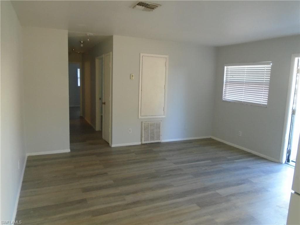 8265 Beacon BLVD, FORT MYERS FL 33907-3