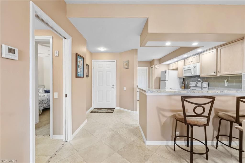 28064 Cavendish CT # 2404, BONITA SPRINGS FL 34135-6