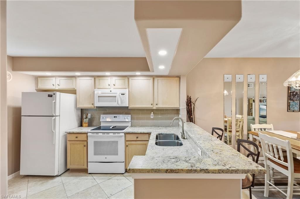 28064 Cavendish CT # 2404, BONITA SPRINGS FL 34135-4