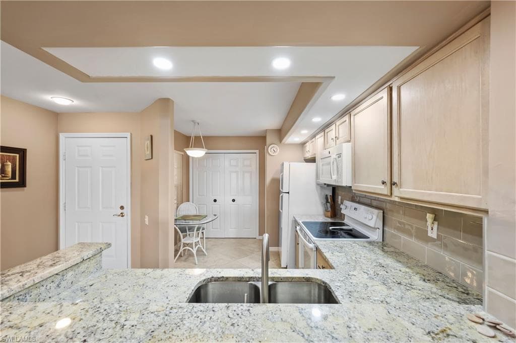 28064 Cavendish CT # 2404, BONITA SPRINGS FL 34135-3