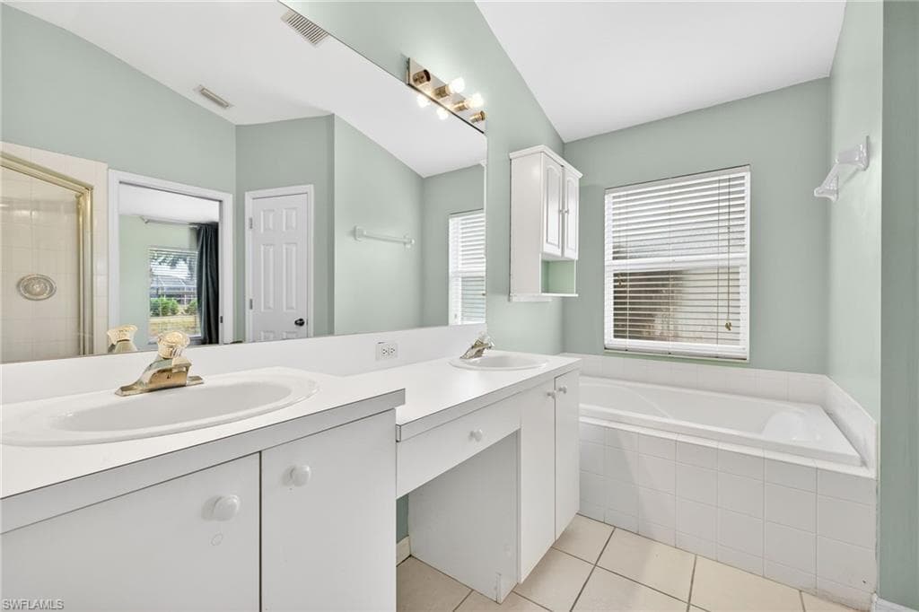 4664 Varsity CIR, LEHIGH ACRES FL 33971-14