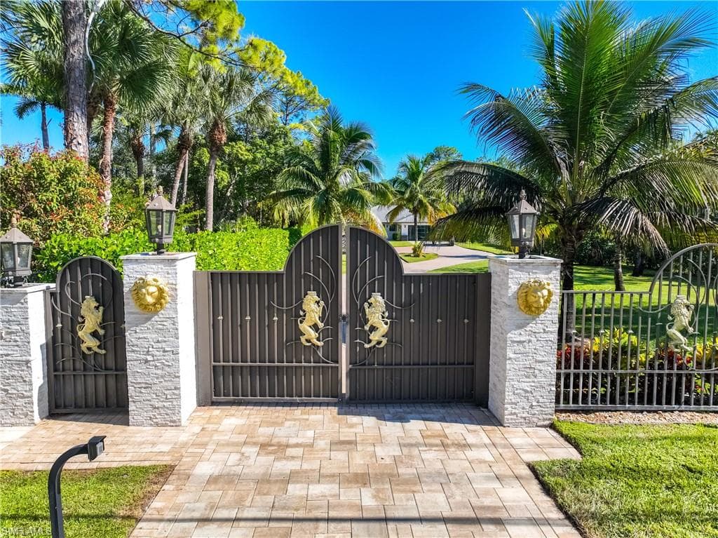 1890 Oakes BLVD # A, NAPLES FL 34119-2