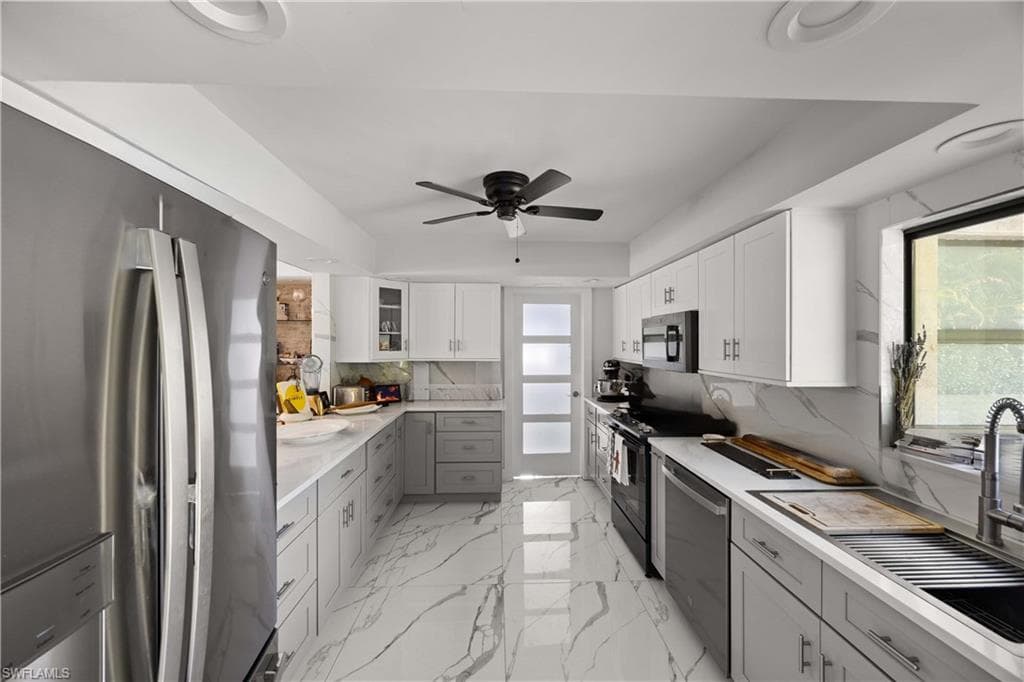 1890 Oakes BLVD, NAPLES FL 34119-4