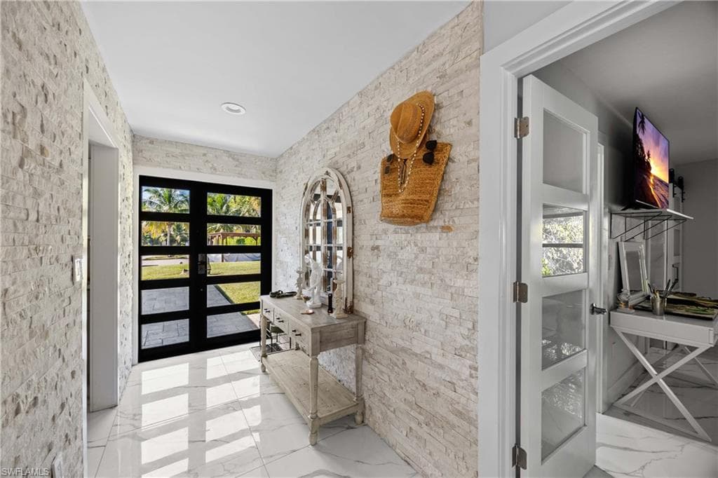 1890 Oakes BLVD, NAPLES FL 34119-3