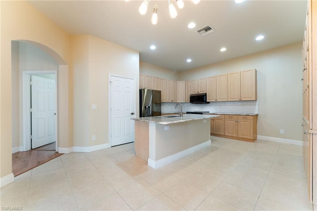 5693 Kensington LOOP, FORT MYERS FL 33912-12