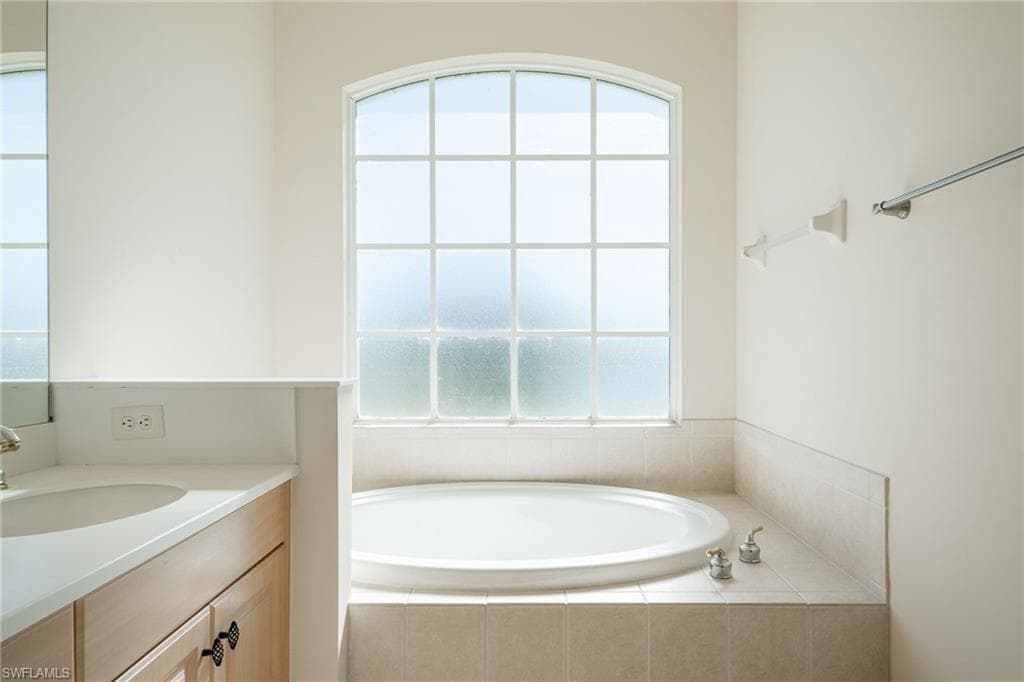 5693 Kensington LOOP, FORT MYERS FL 33912-19