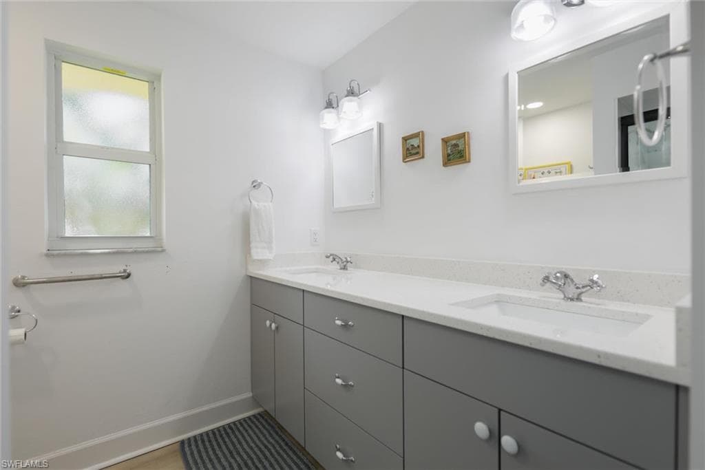 1264 Par View DR, SANIBEL FL 33957-27