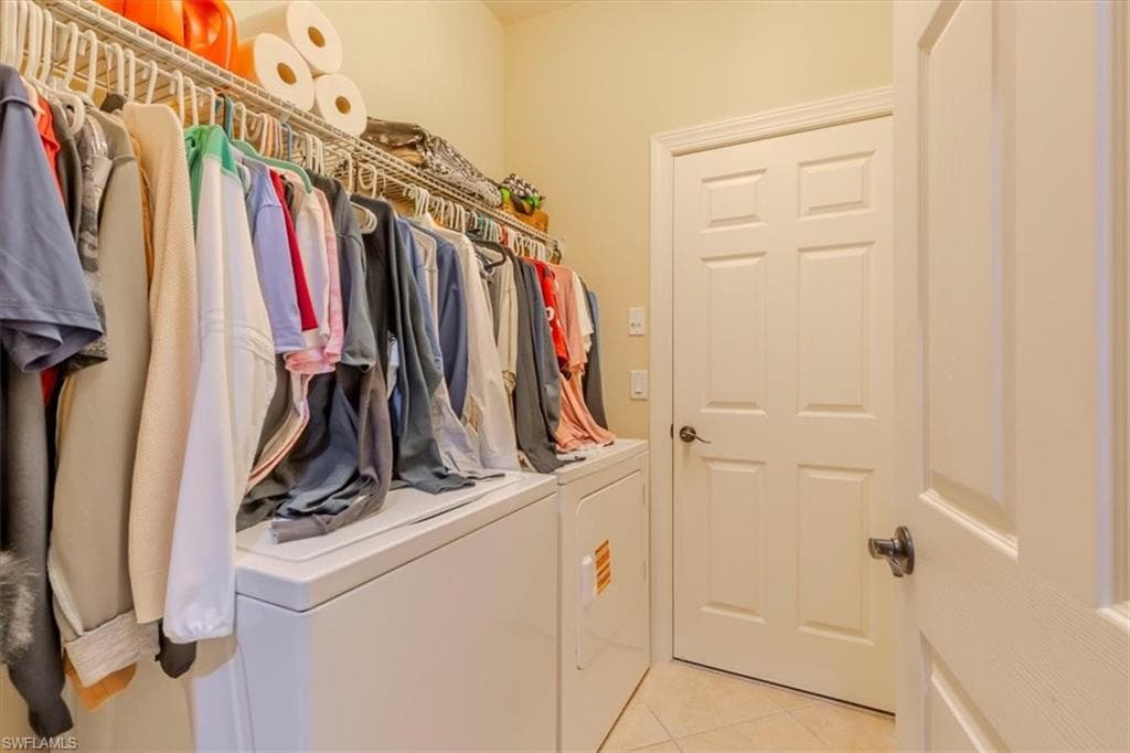 1674 Serrano CIR, NAPLES FL 34105-14