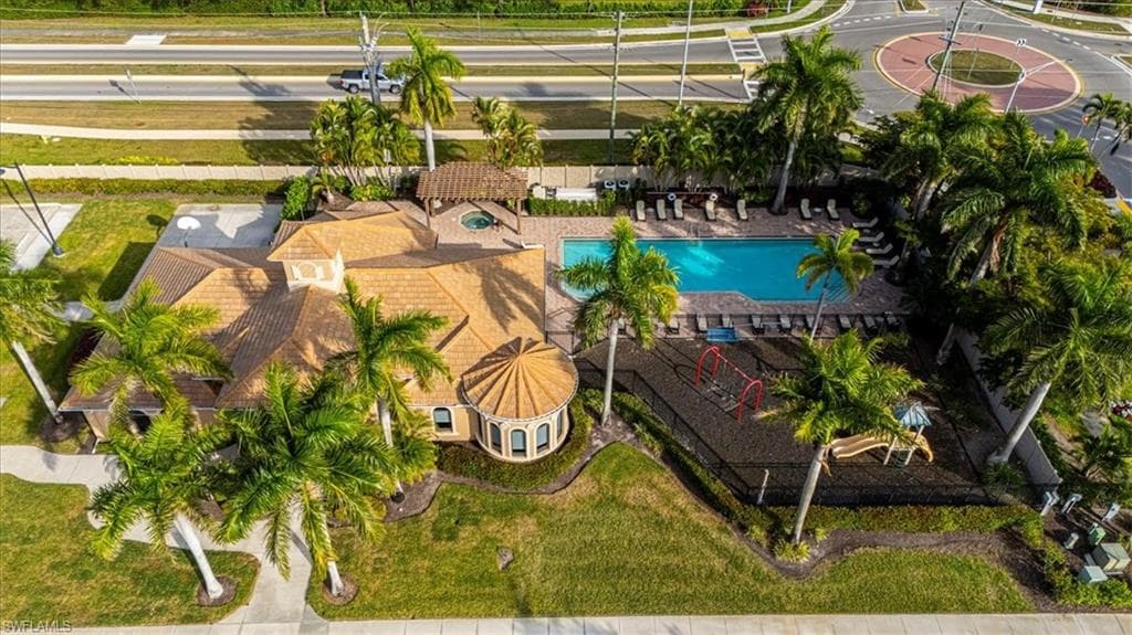 1674 Serrano CIR, NAPLES FL 34105-20