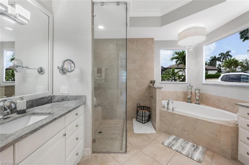 6865 Il Regalo CIR, NAPLES FL 34109-22