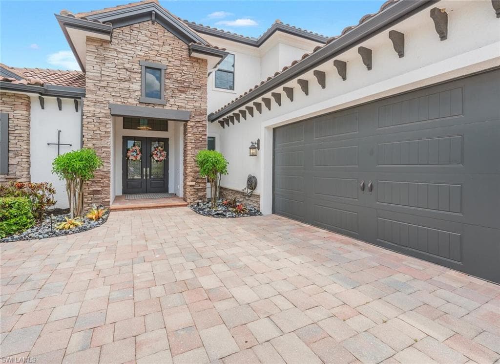 6865 Il Regalo CIR, NAPLES FL 34109-1