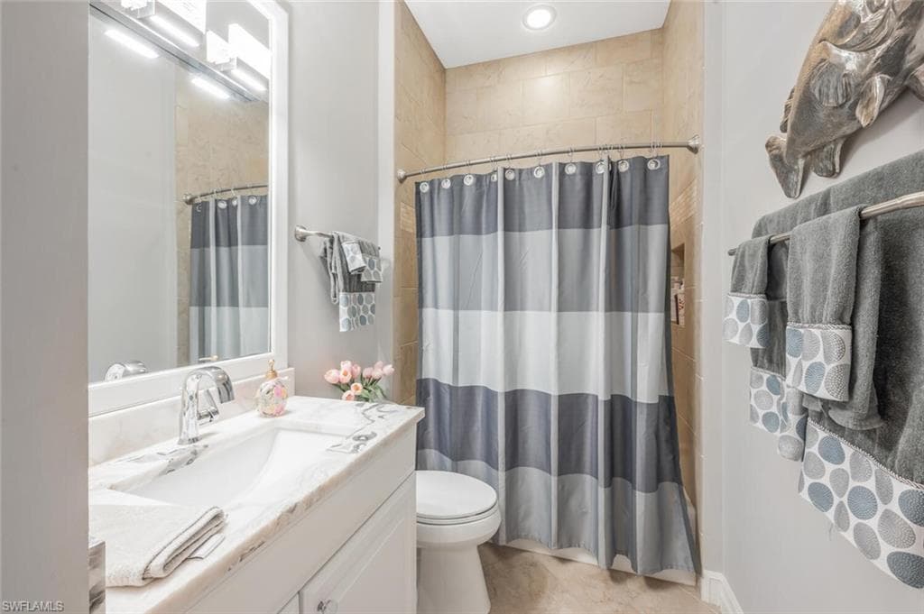 6865 Il Regalo CIR, NAPLES FL 34109-25