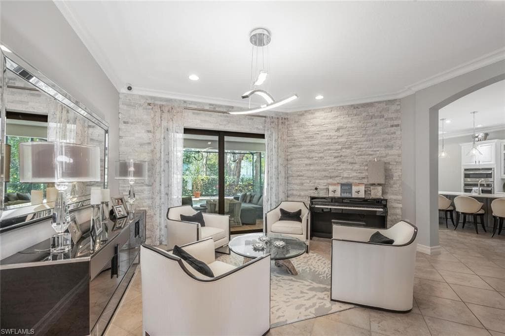 6865 Il Regalo CIR, NAPLES FL 34109-4