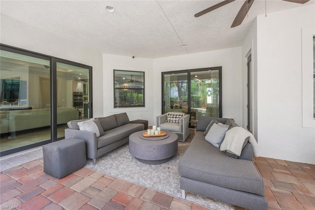 6865 Il Regalo CIR, NAPLES FL 34109-33