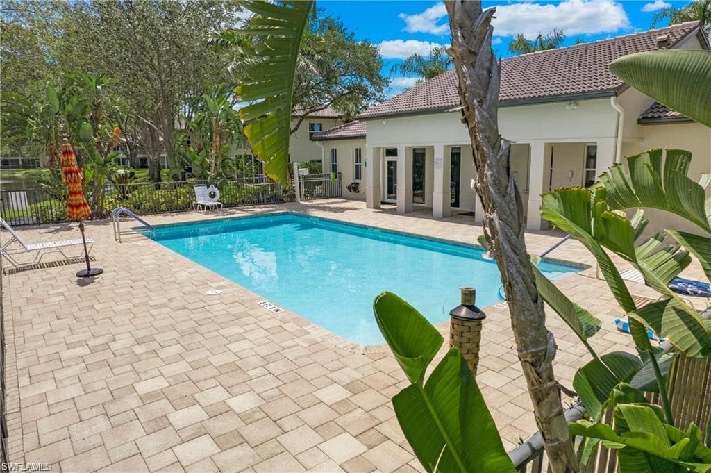 700 Diamond CIR # 706, NAPLES FL 34110-33