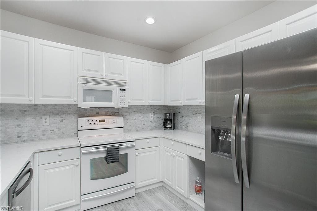 700 Diamond CIR # 706, NAPLES FL 34110-10