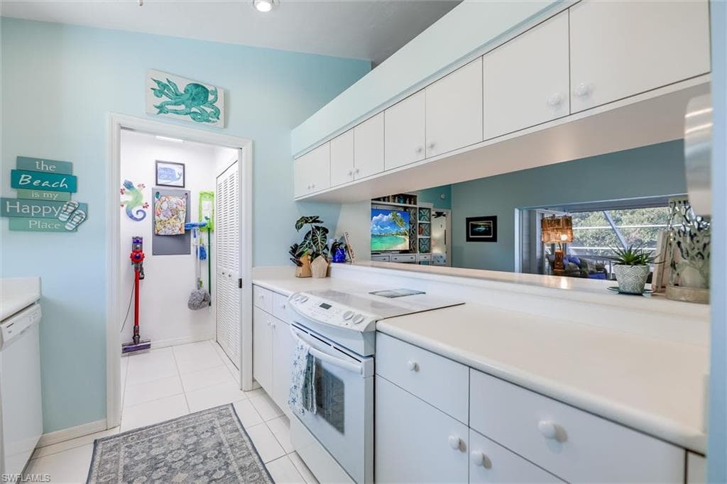 693 Emeril CT, SANIBEL FL 33957-25