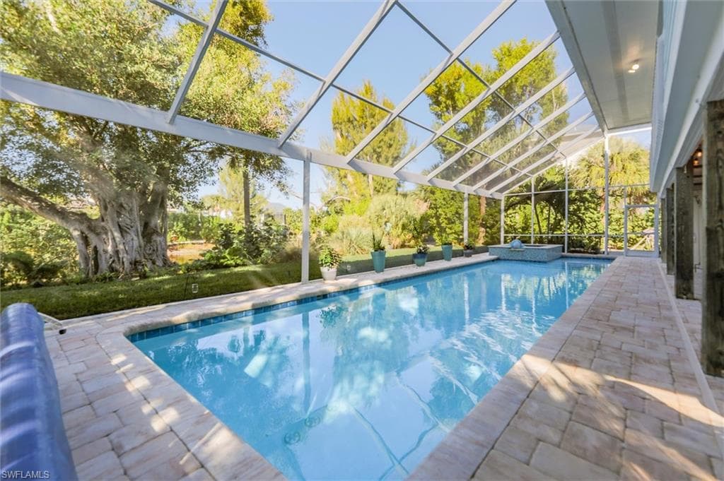 693 Emeril CT, SANIBEL FL 33957-8
