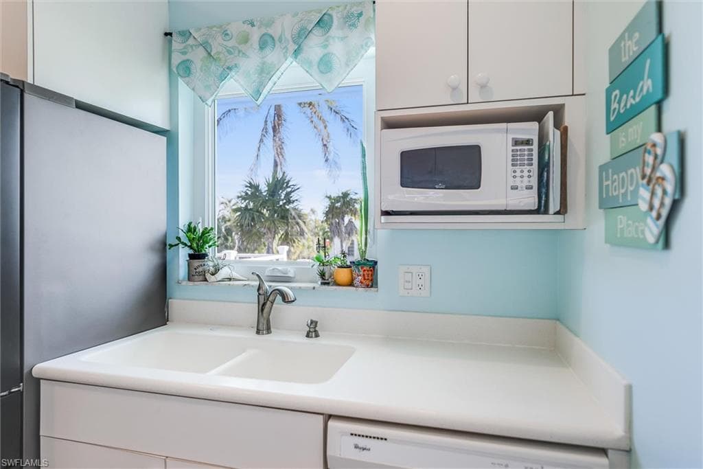 693 Emeril CT, SANIBEL FL 33957-28