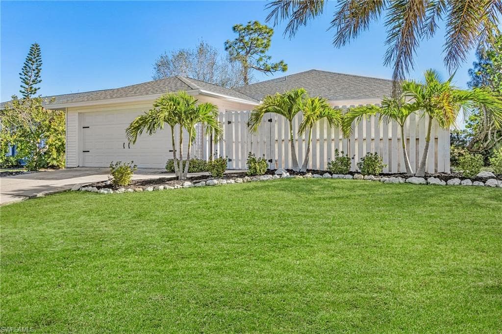 14112 Clubhouse DR, BOKEELIA FL 33922-1